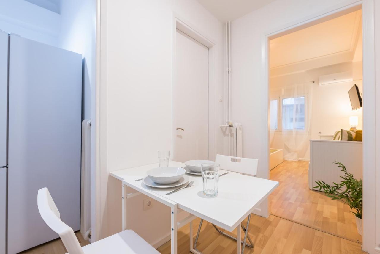 Apartment At Megaro Mousikis St Semi Basement 1Bed 2 Pers Athens Ngoại thất bức ảnh