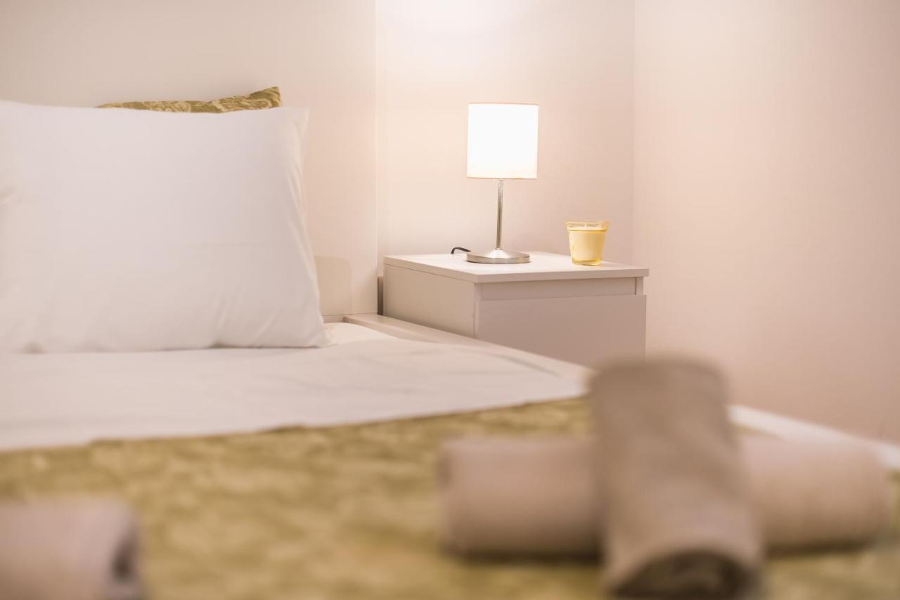 Apartment At Megaro Mousikis St Semi Basement 1Bed 2 Pers Athens Ngoại thất bức ảnh