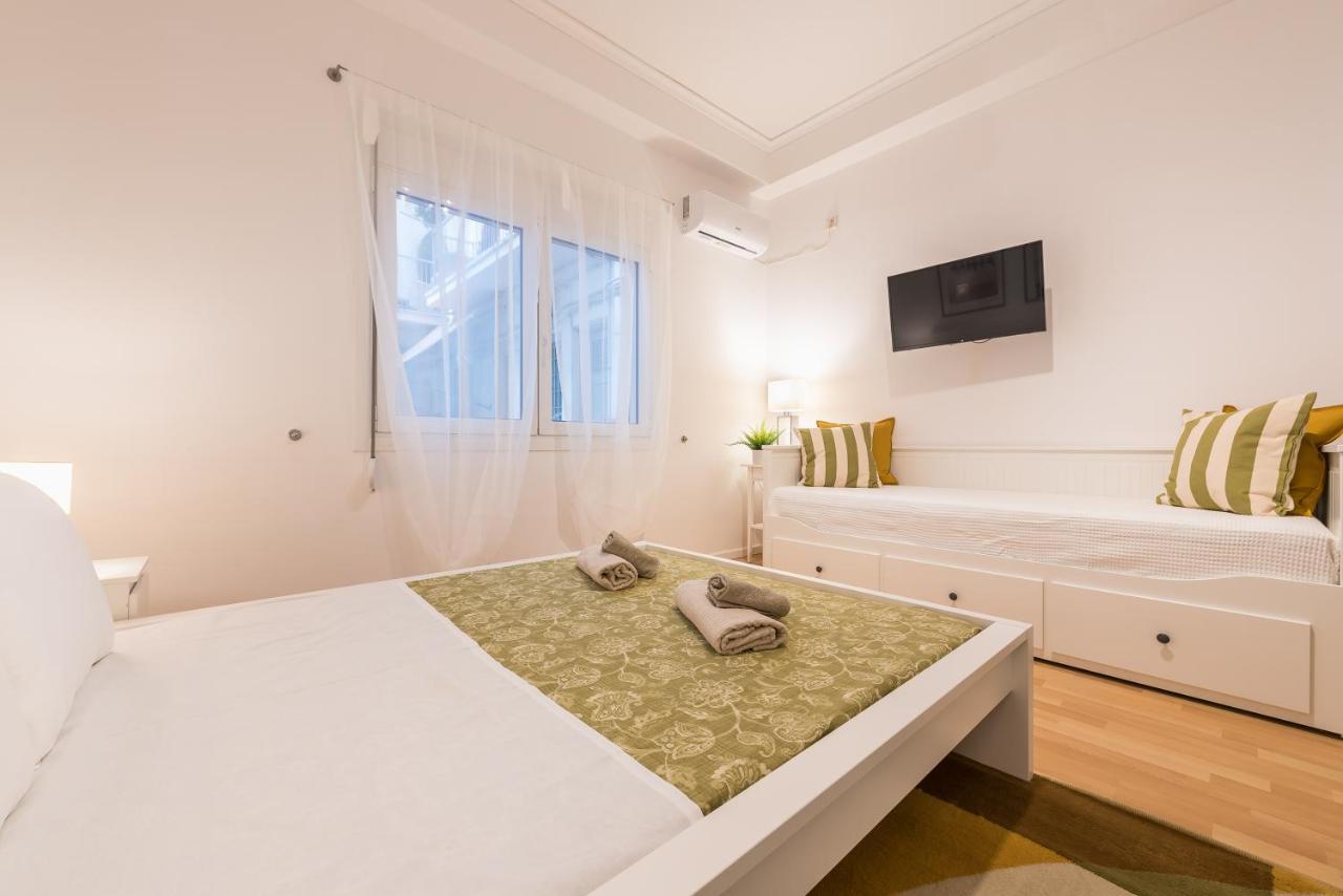 Apartment At Megaro Mousikis St Semi Basement 1Bed 2 Pers Athens Ngoại thất bức ảnh