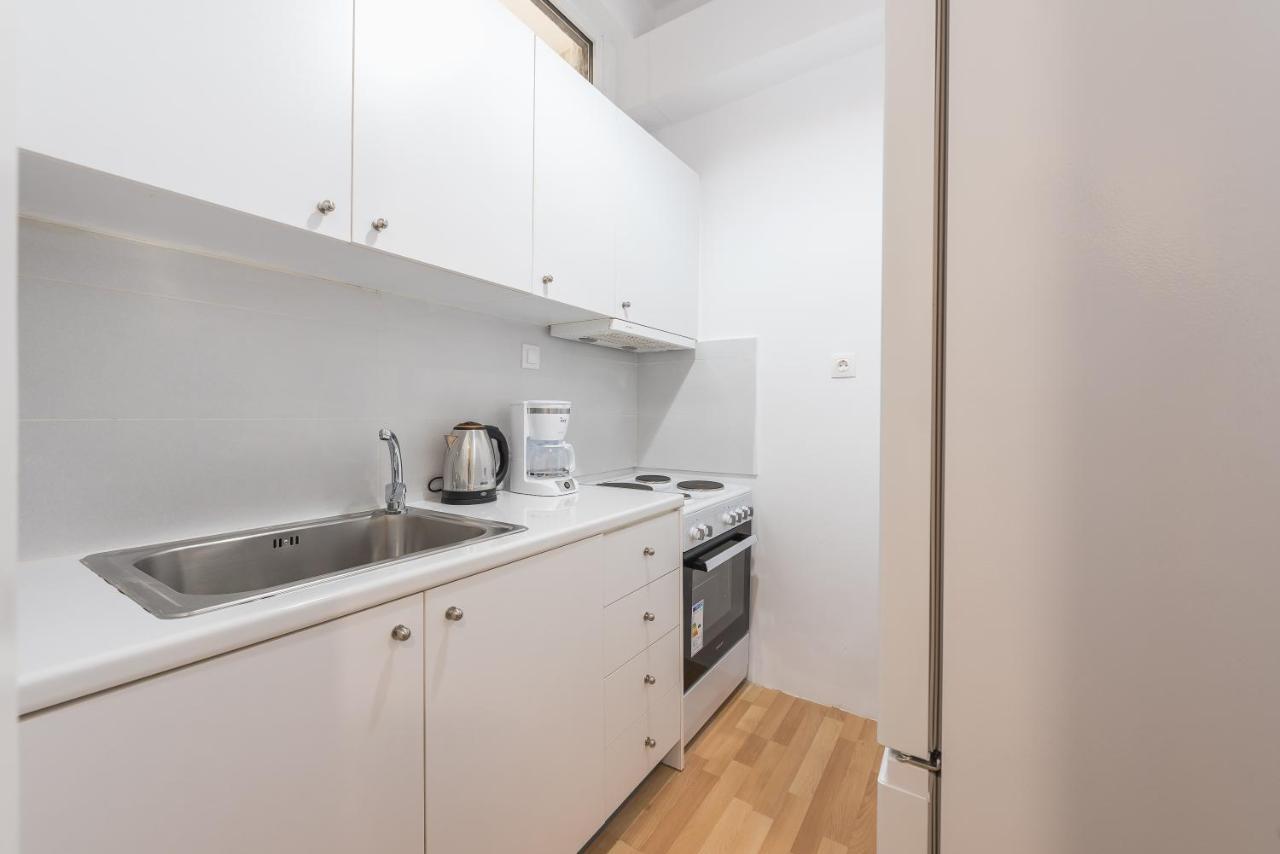 Apartment At Megaro Mousikis St Semi Basement 1Bed 2 Pers Athens Ngoại thất bức ảnh