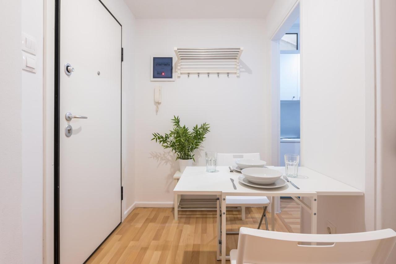 Apartment At Megaro Mousikis St Semi Basement 1Bed 2 Pers Athens Ngoại thất bức ảnh