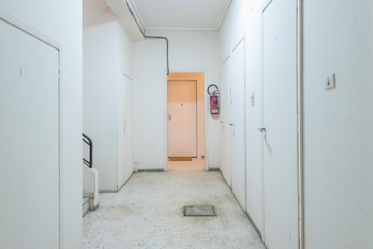 Apartment At Megaro Mousikis St Semi Basement 1Bed 2 Pers Athens Ngoại thất bức ảnh