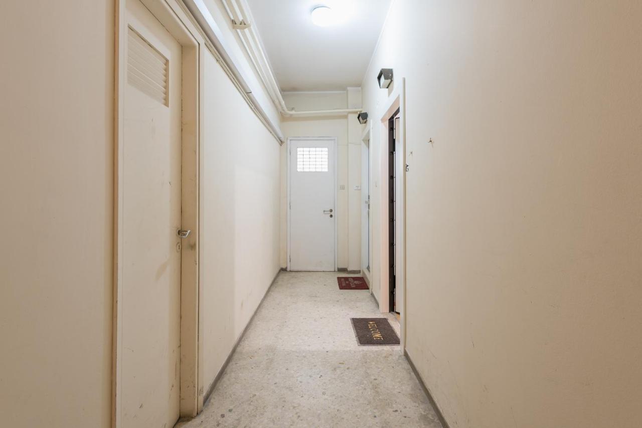 Apartment At Megaro Mousikis St Semi Basement 1Bed 2 Pers Athens Ngoại thất bức ảnh